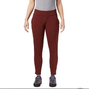 Mountain Hardwear Dynama ankle pants in dark umber